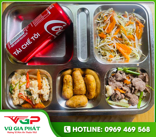 Suất ăn công nghiệp khu chế xuất